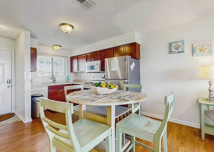 Lakeview With Shared Pool - Just Steps From The