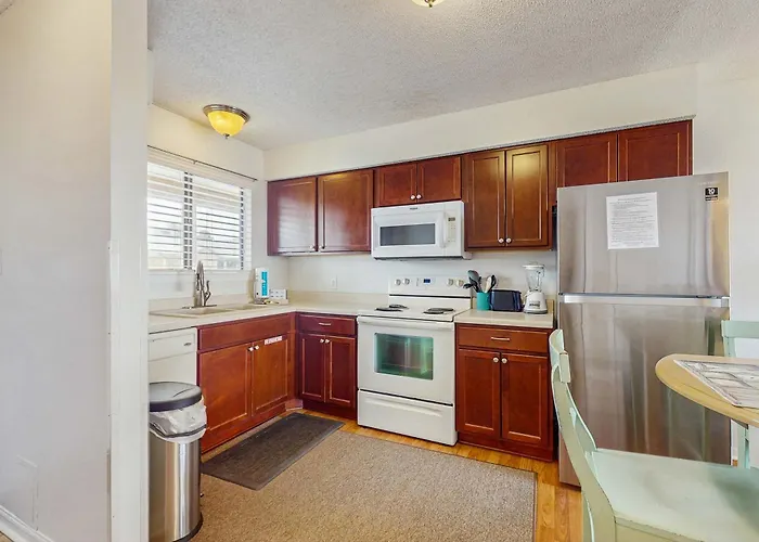 Holiday home Lakeview With Shared Pool - Just Steps From The Gulf Shores