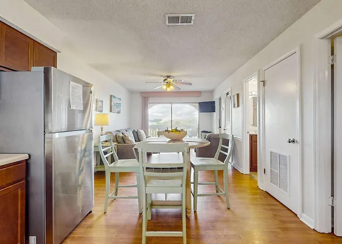 Holiday home Lakeview With Shared Pool - Just Steps From The Gulf Shores