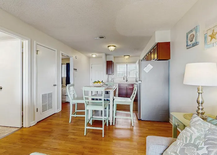 Lakeview With Shared Pool - Just Steps From The *