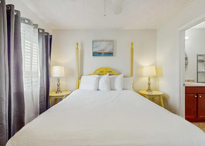 Lakeview With Shared Pool - Just Steps From The Gulf Shores