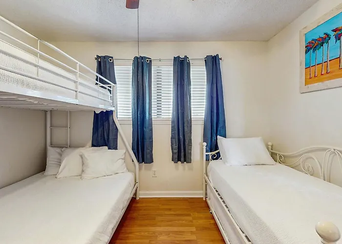 Holiday home Lakeview With Shared Pool - Just Steps From The