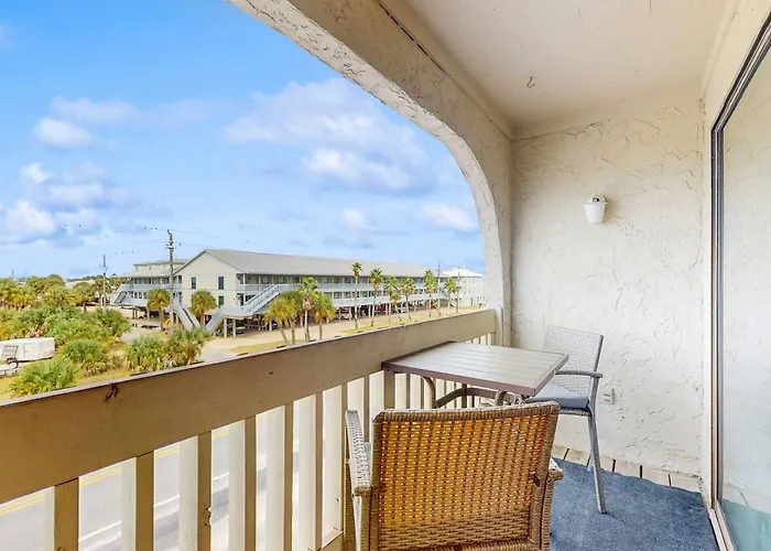 Holiday home Lakeview With Shared Pool - Just Steps From The Gulf Shores