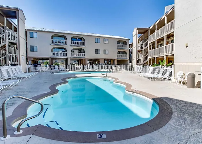 Holiday home Lakeview With Shared Pool - Just Steps From The