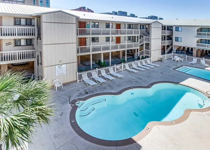 Holiday home Lakeview With Shared Pool - Just Steps From The Gulf Shores